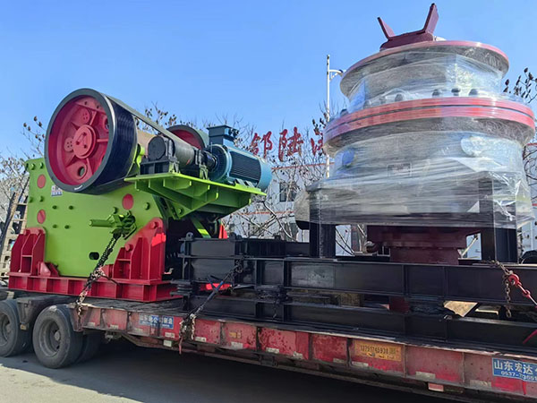 圓錐機(jī)破碎機(jī)發(fā)貨現(xiàn)場.jpg